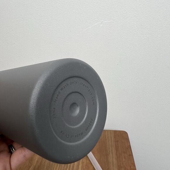 NEW - IRON °FLASK 22oz Camping & Hiking Hydration Flask Stainless Steel Gray - Picture 6 of 8